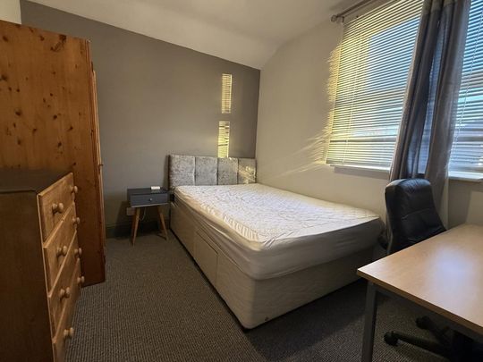 6 bedroom terraced house to rent - Photo 1