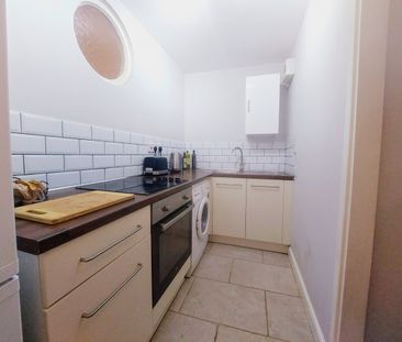 1 Bed Flat, Kings Heath, B14 - Photo 3