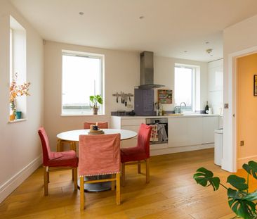 1 Bed Penthouse, Goldsmith Road, SE15 - Photo 2