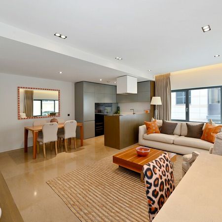 A ultra modern two bedroom property featuring a slick finish throughout conveniently situated off of the popular Jermyn Street. - Photo 4