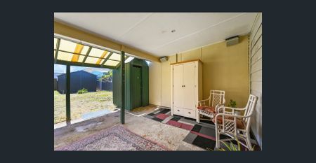 Charming 3- bedroom home - Photo 5