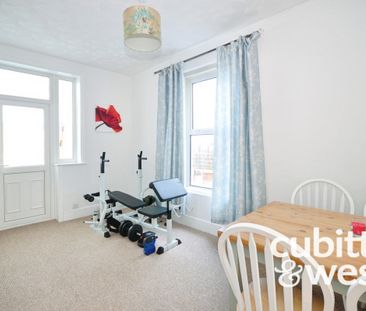 3 bedroom terraced house to rent - Photo 2