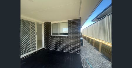 Available from 27/01/26 Near new, low maintenance modern 3brm house for lease - Photo 3