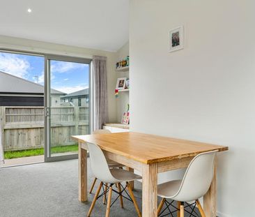 Immaculate, modern home - Photo 4