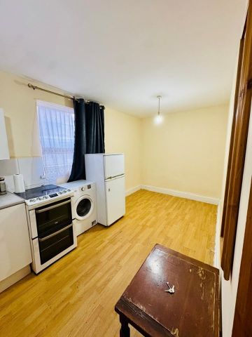 Studio Flat, Hoe Street, E17 - Photo 3