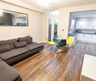 6 bedroom terraced house to rent - Photo 1