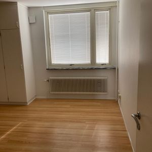 Delvis möblerat rum till kvinnlig student - Photo 2