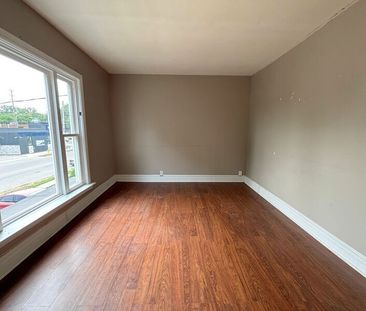 $1,749 / 3 br / 1 ba / 82 1/2 Grey st - Photo 4