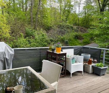 MODERNE 2-ZIMMERWOHNUNG MIT SONNENBALKON IN IDYLLISCHER VILLENKOLON... - Foto 1