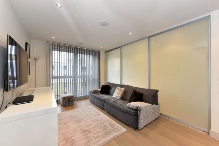 Octavia House, Imperial Wharf, Hammersmith and Fulham, London, SW6 - Photo 3