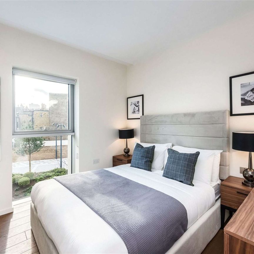 First floor one bedroom flat in Lillie Square, an exclusive London development. - Photo 1