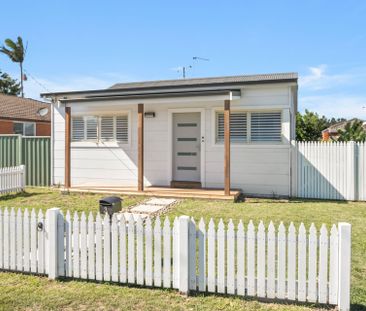 Charming Coastal Cottage - Perfectly Positioned for Summer - Photo 5