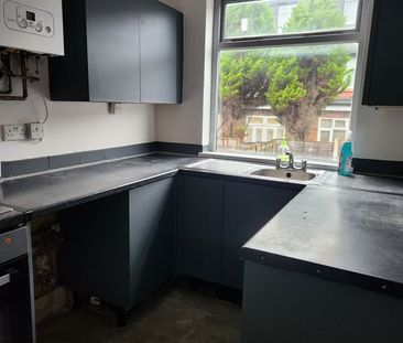 3 Bed Semi-Detached House, York Avenue, M25 - Photo 6