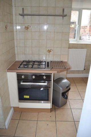 5 Bed Terraced House, Old Ashley Hill, BS6 - Photo 4