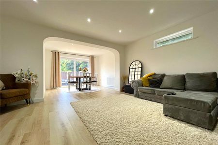 Newton Way, Tongham, Surrey, GU10 - Photo 2