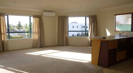 3 Bedrooms, 2 Bathrooms in City - Photo 4