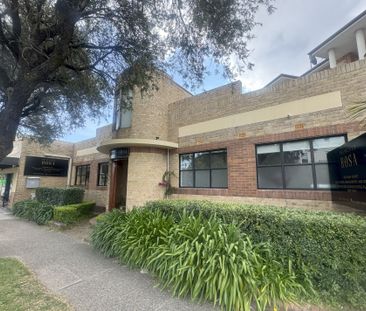 Nice and Clean Three-Bedroom House - Inspection by Appointment Welcome - Photo 3