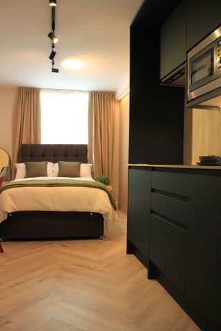 1 bedroom in a flat share to rent - Photo 5