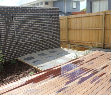 3 Bedroom Stylish Townhouse - Photo 3