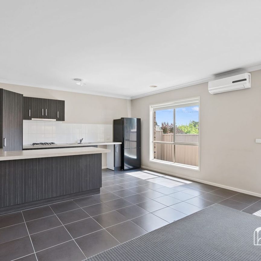 Easy-Care Living in Golden Square - Photo 1