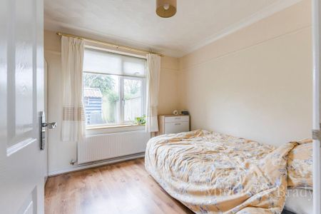 4 bedroom semi-detached house to rent - Photo 2