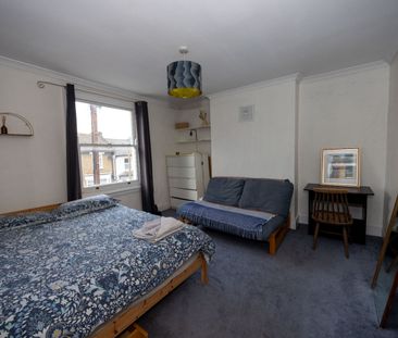 4 Bed Semi-Detached House, Rainton Road, SE7 - Photo 5