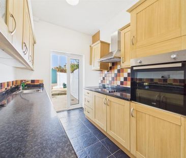 3 bedroom terraced house to rent - Photo 3