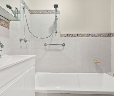 Modern 1-Bedroom Granny Flat in Prime Brighton-Le-Sands Location - Photo 6
