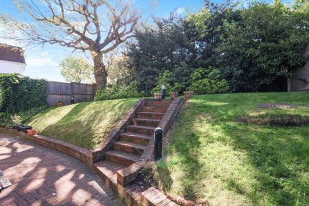 Springbank, Winchmore Hill N21 - Photo 5