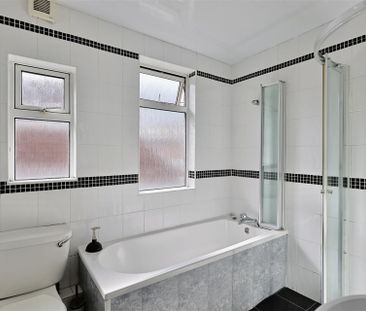 3 bedroom Flat to rent in Valley View, Jesmond, Newcastle Upon Tyne... - Photo 5