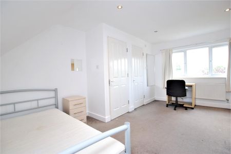 4 bedroom semi-detached house to rent - Photo 5