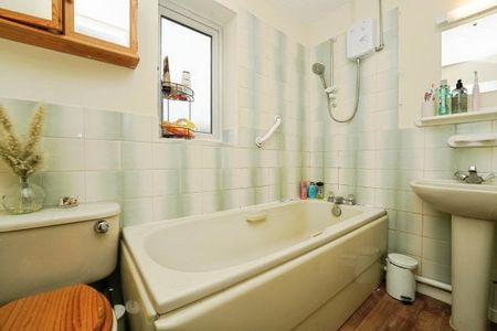 St. Michaels Close, Evesham, WR11 - Photo 4