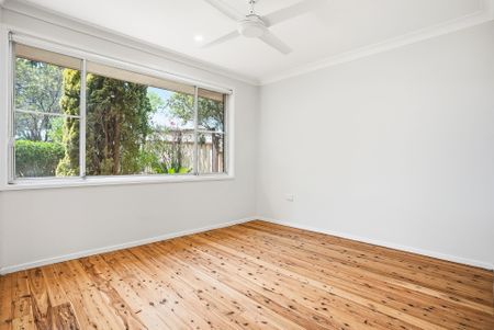 FRESHLY PAINTED THREE BEDROOM HOME! - Photo 2