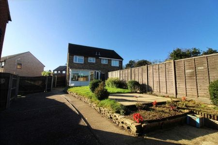 3 bedroom semi-detached house to rent - Photo 4