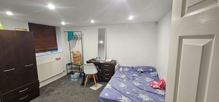 7 Bed - 16 Winston Gardens, Headingley, Leeds - LS6 3LA - Student - Photo 2