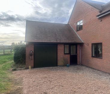 4 bedroom detached house to rent - Photo 1