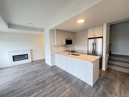 For Lease - 42 Matawin Lane, Richmond Hill, Ontario - Photo 2