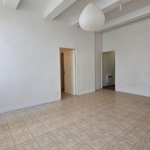 Location Appartement 3 pièces 63m² CAMPS LA SOURCE 83170 - Photo 2