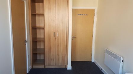 3 bedroom flat to rent - Photo 4