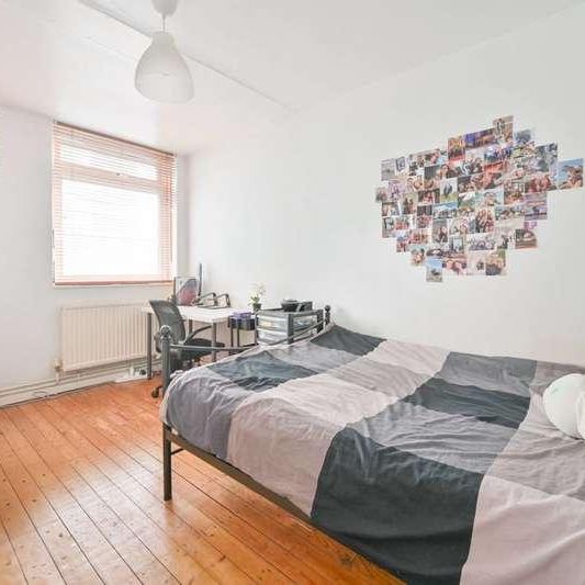 Dickens Estate, Bermondsey, SE16 - Photo 1