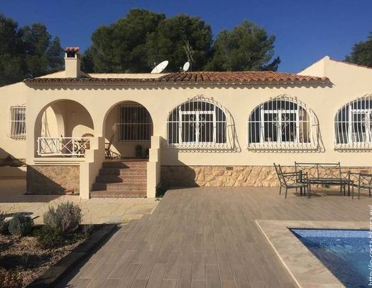 Villa for rent in Alfaz - Photo 1