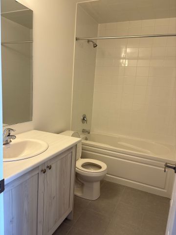 For Lease - 55 Gunnel Road, Welland, Ontario - Photo 5