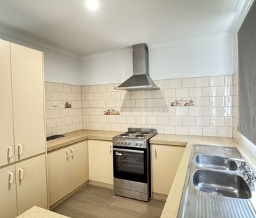 Charming home in Cranbourne West - Photo 6