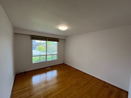 For Lease - 94 Pleasant View Drive Unit# Upper, Toronto, Ontario - Photo 4