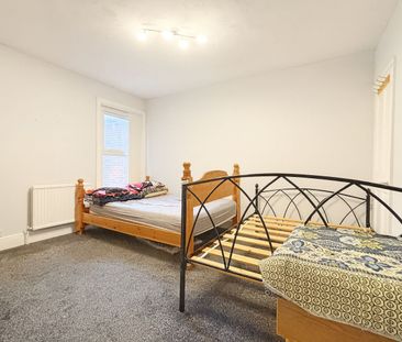 3 Bedroom House To Let - HP12 - Photo 1