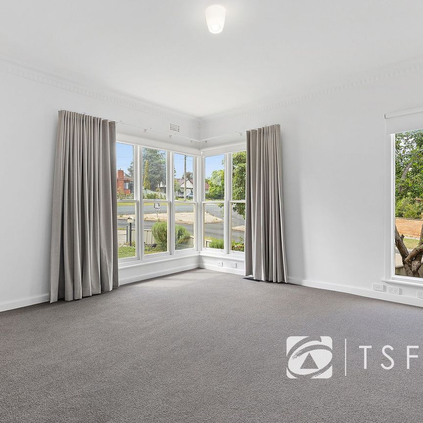 Great location in popular Flora Hill - Photo 1