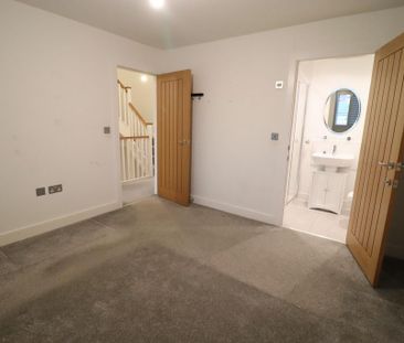 4 bedroom detached house to rent - Photo 4