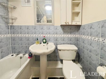 property to rent Willowfield Tower, Harlow, CM18 - Photo 5