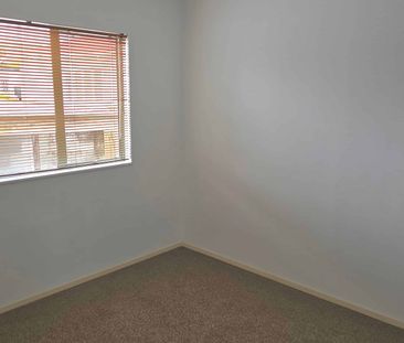 2 bedroom house with 1 bathroom - Photo 4