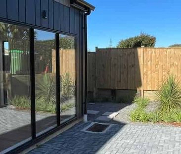 Near NEW Stylish townhouse in St Heliers - Photo 3